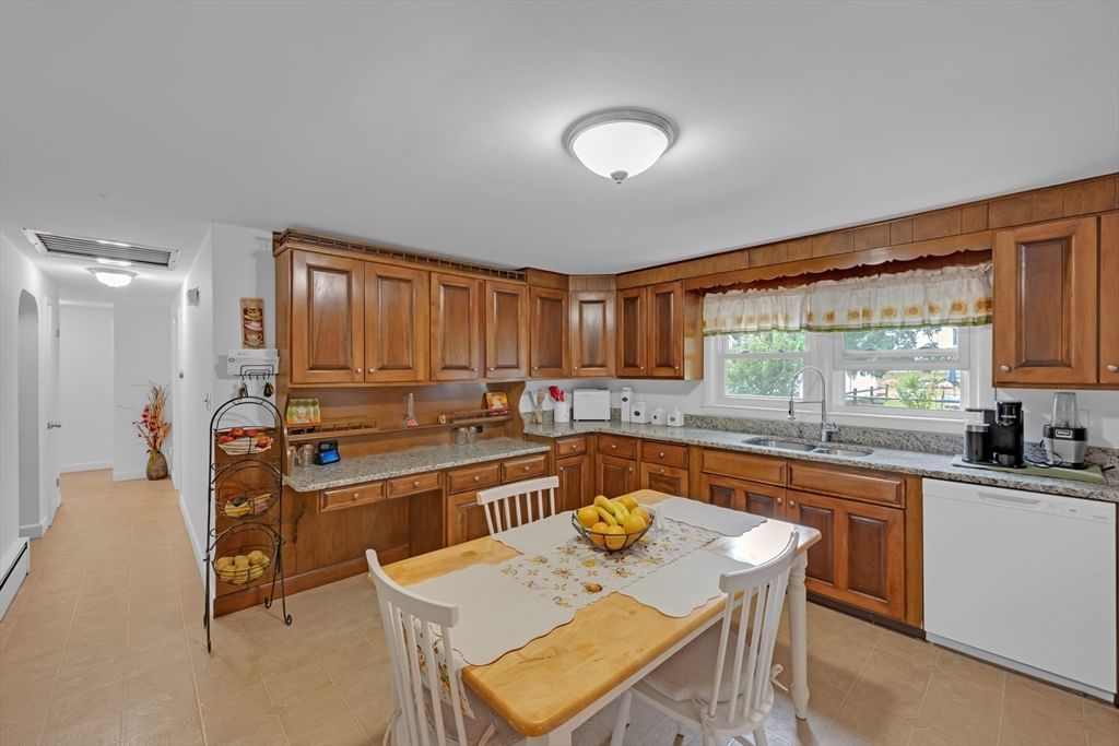54 Colbert St, Leominster, MA, 54 Colbert St, Leominster, MA Photo #5
