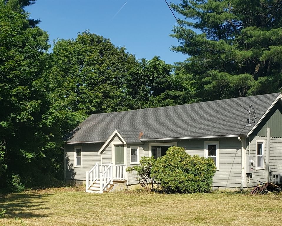 Photo of 4 Russell Stage Rd, Blandford, MA