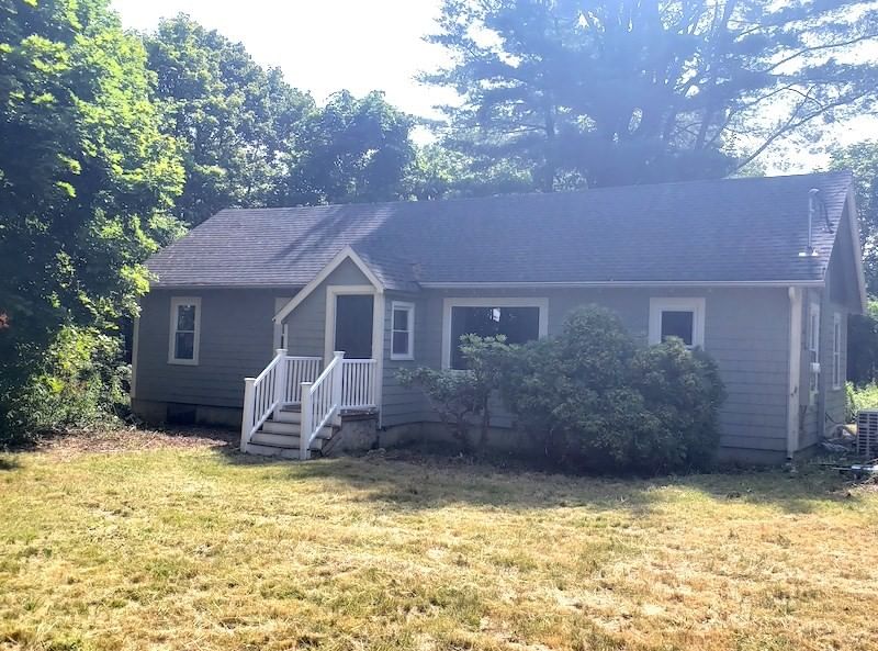 4 Russell Stage Rd, Blandford, MA Photo #2