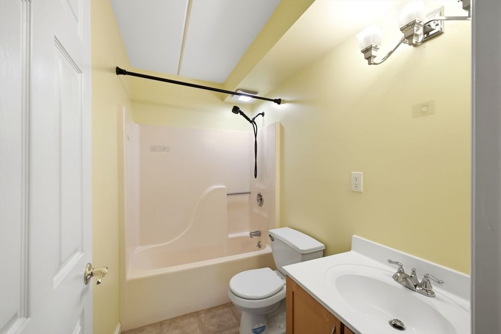 36 Maple Crest Cir #F, Holyoke, MA, 36 Maple Crest Cir #F, Holyoke, MA Photo #16