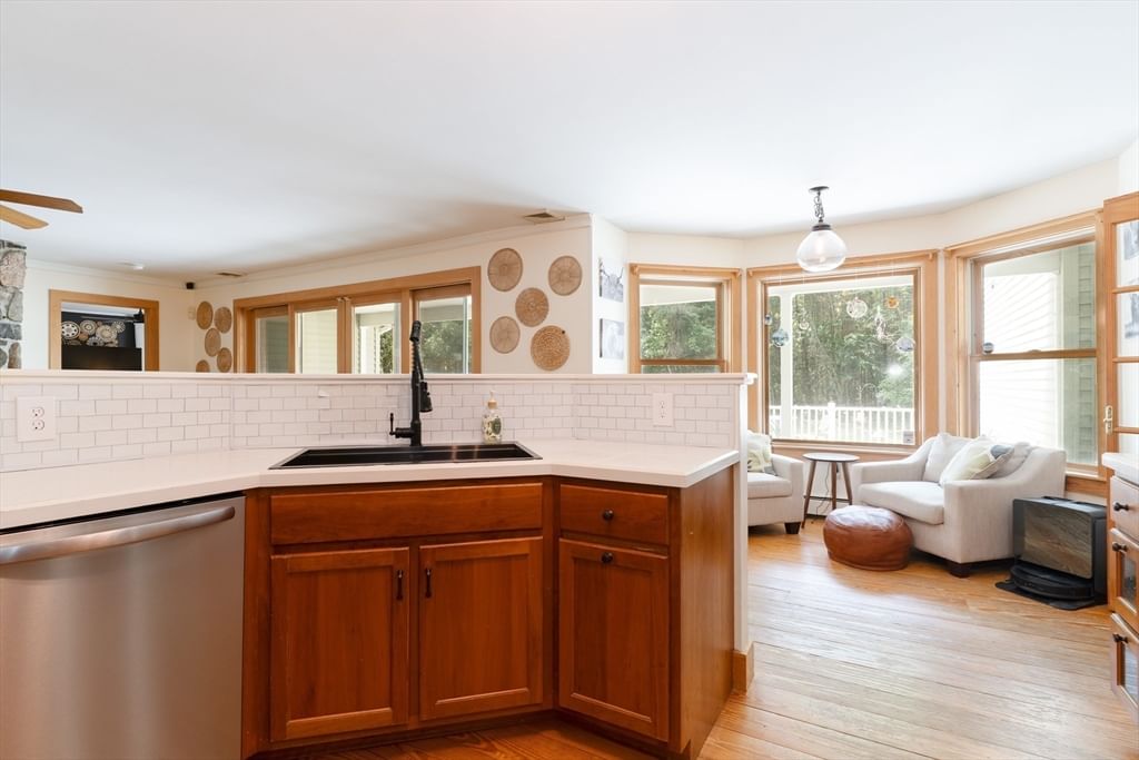 132 Springfield Rd Belchertown — Photo 7 of 42