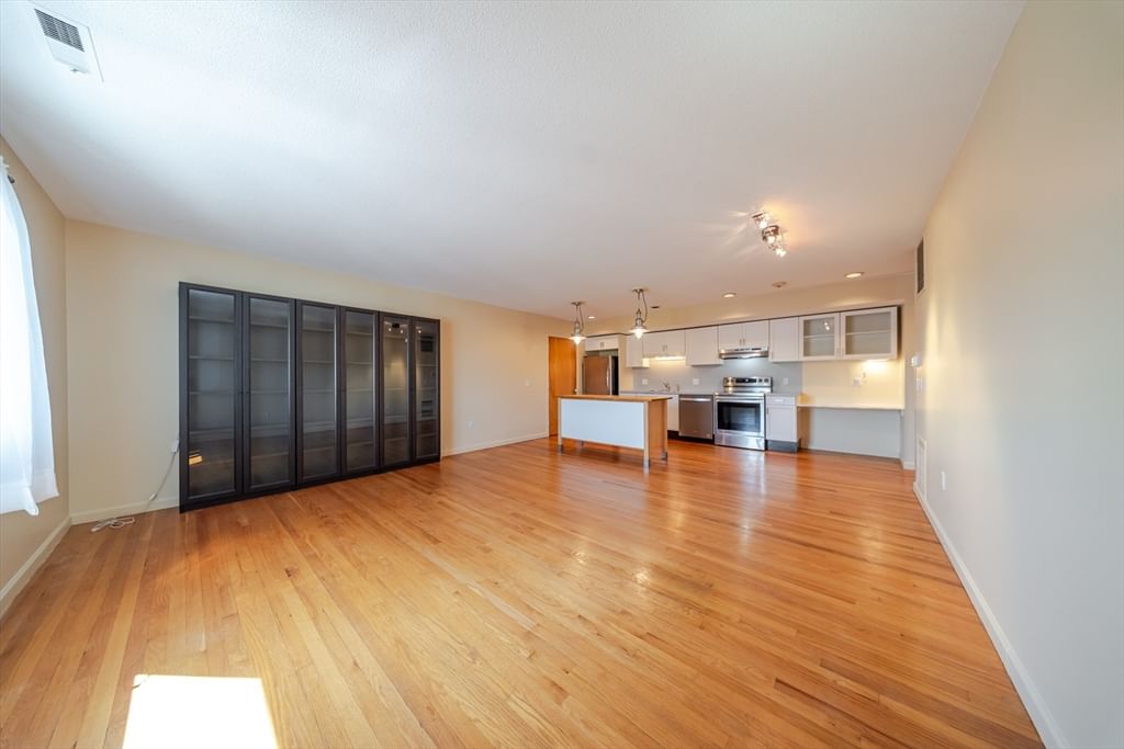 351 Pleasant St #9 Northampton — Photo 10 of 26