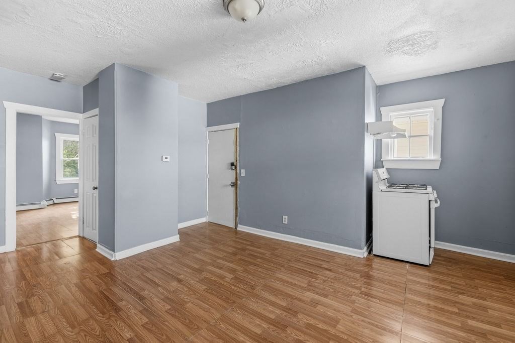 1272 Pleasant St New Bedford — Photo 11 of 14