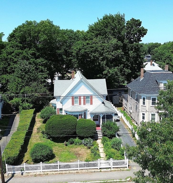 53 Moraine St Brockton — Photo 4 of 38