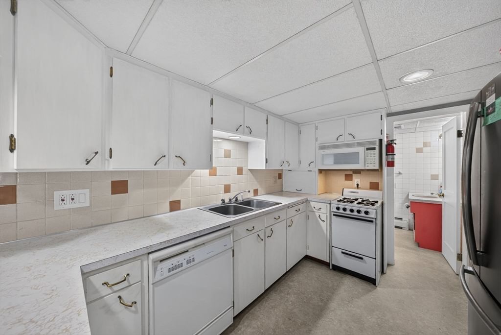 84 Lowell St, Methuen, MA Photo #10