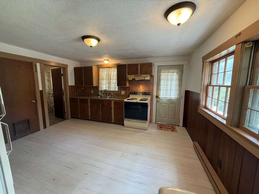 97 W Main St, Orange, MA 01364 photo 2