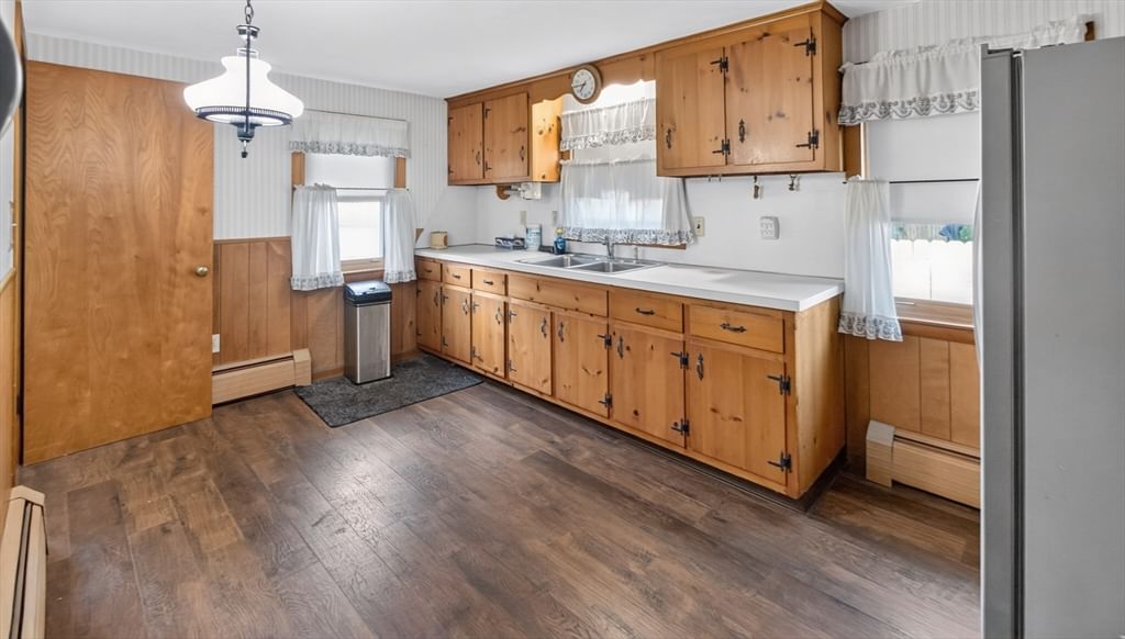 23 Thompson ST, East Longmeadow, MA Photo #9