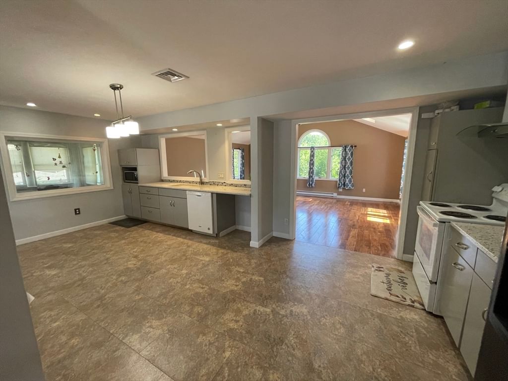 55 Barbara Ave, Auburn, MA Photo #13