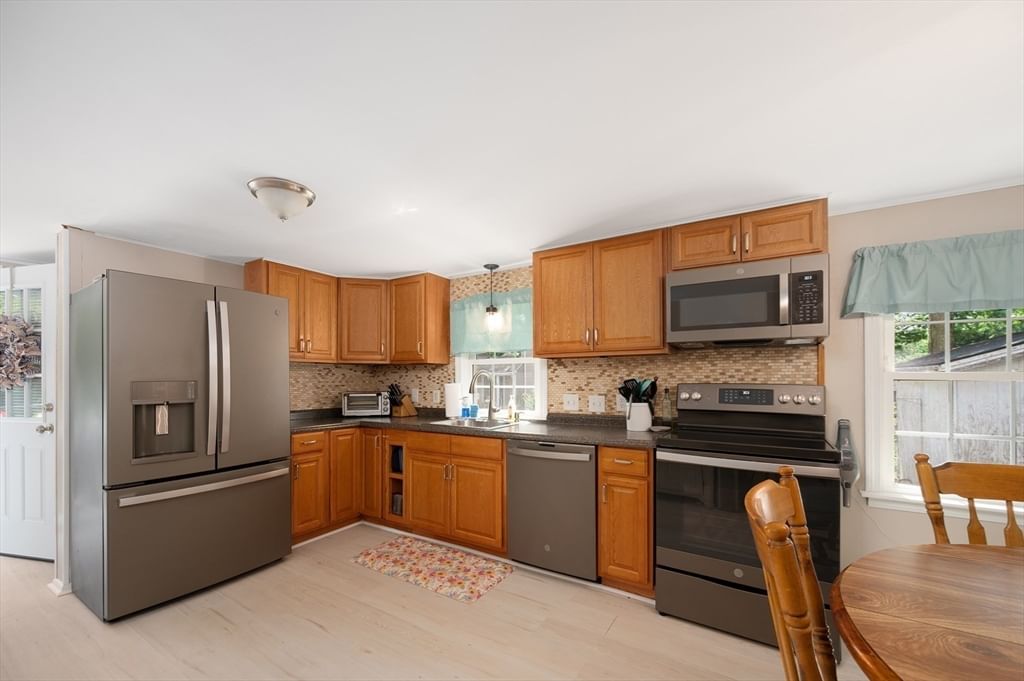 22 Clyde St, Blackstone, MA, 22 Clyde St, Blackstone, MA Photo #8