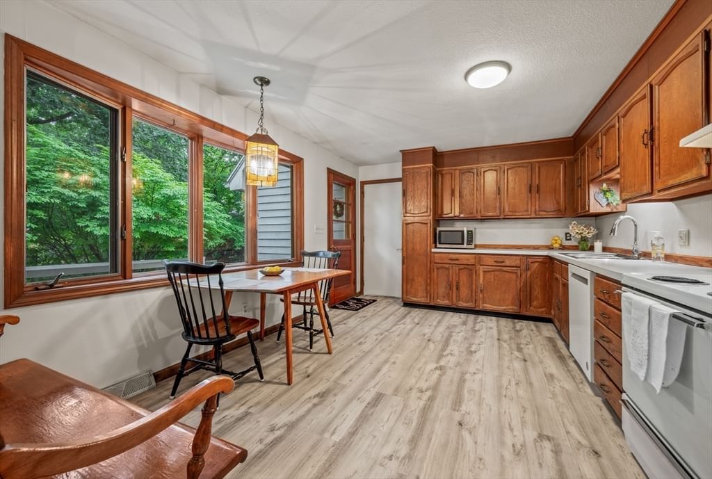 8 Chestnut Hill Rd, Wilbraham, MA, 8 Chestnut Hill Rd, Wilbraham, MA Photo #14