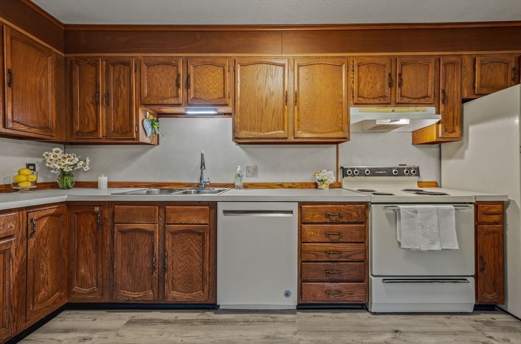 8 Chestnut Hill Rd, Wilbraham, MA, 8 Chestnut Hill Rd, Wilbraham, MA Photo #16