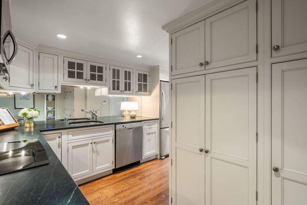 21 Walnut #M Boston — Photo 11 of 21