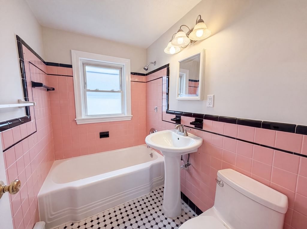 4 Macarthur Cir, Peabody, MA Photo #11
