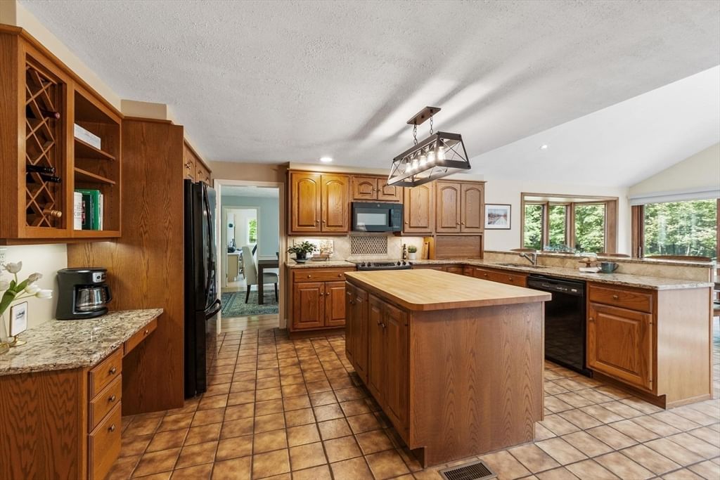 105 Slough, Harvard, MA 01451 photo 2