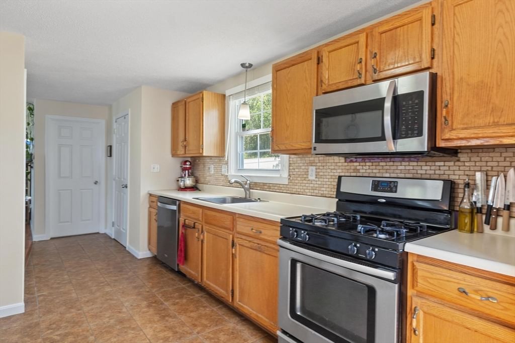 29 Lindsey Ln, Dracut, MA Photo #14
