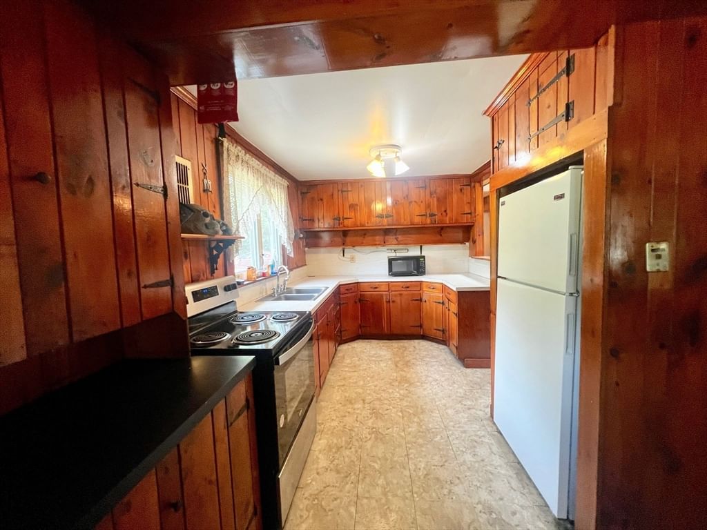 1158 Millers Falls Rd, Northfield, MA 01360 photo 2
