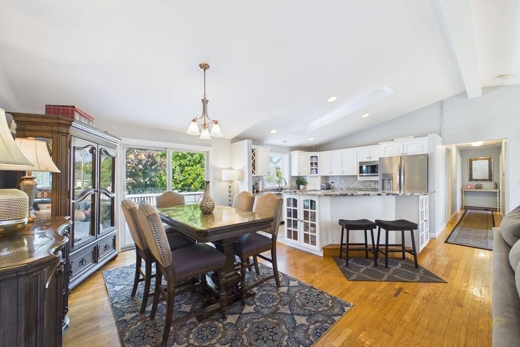 6 Lighthouse Ln New Bedford — Photo 10 of 42