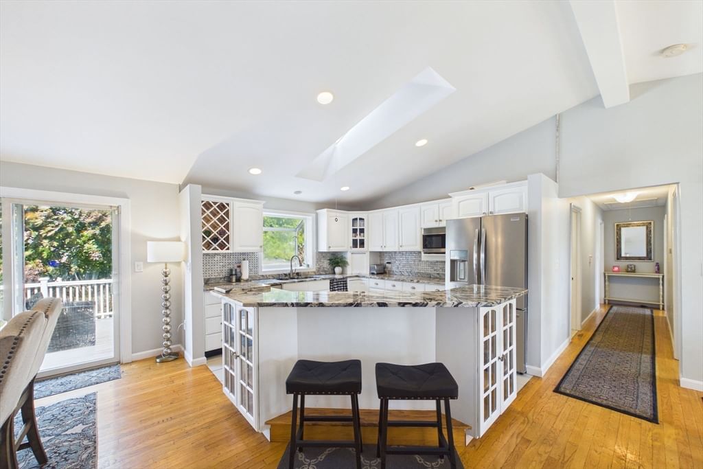 6 Lighthouse Ln New Bedford — Photo 13 of 42