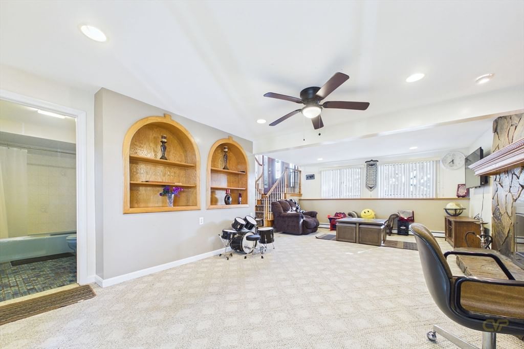 6 Lighthouse Ln New Bedford — Photo 34 of 42