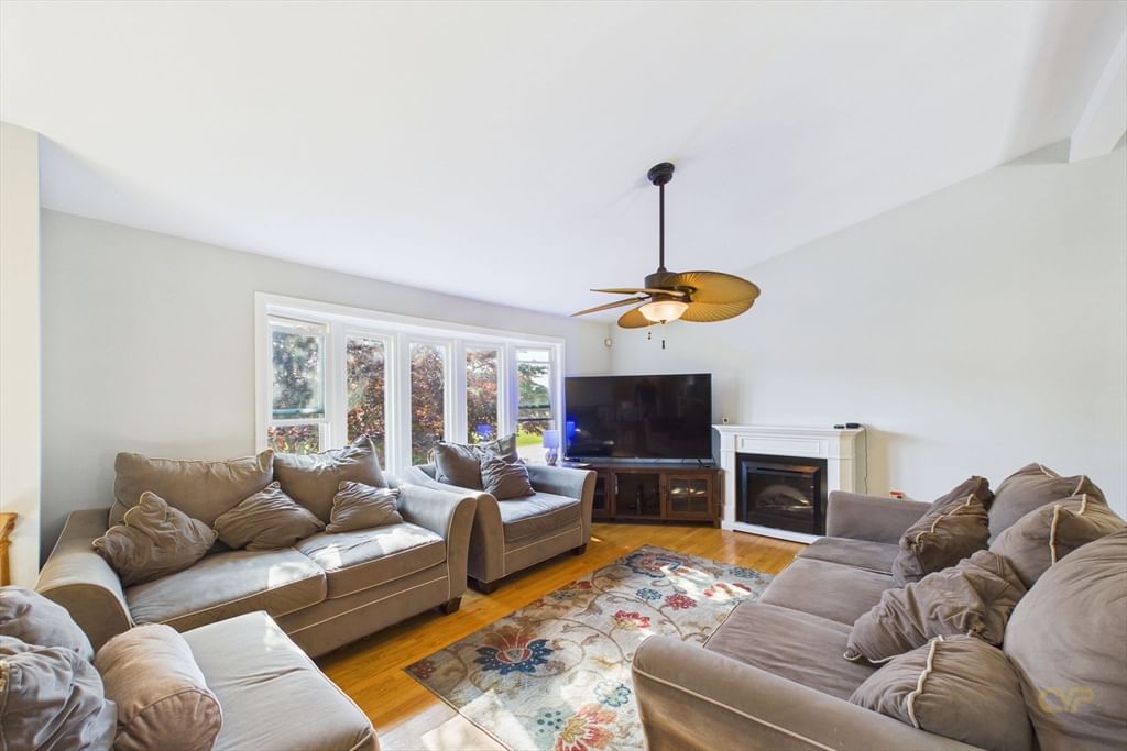 6 Lighthouse Ln New Bedford — Photo 6 of 42