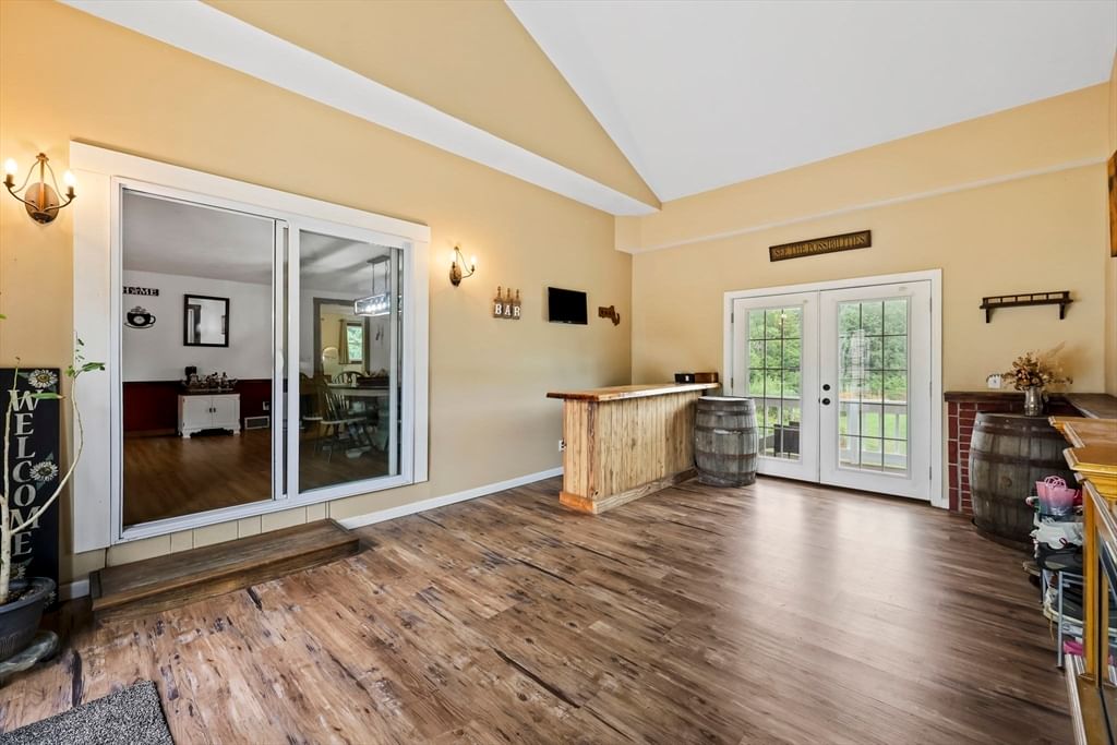 401 N Washington St Belchertown — Photo 2 of 42