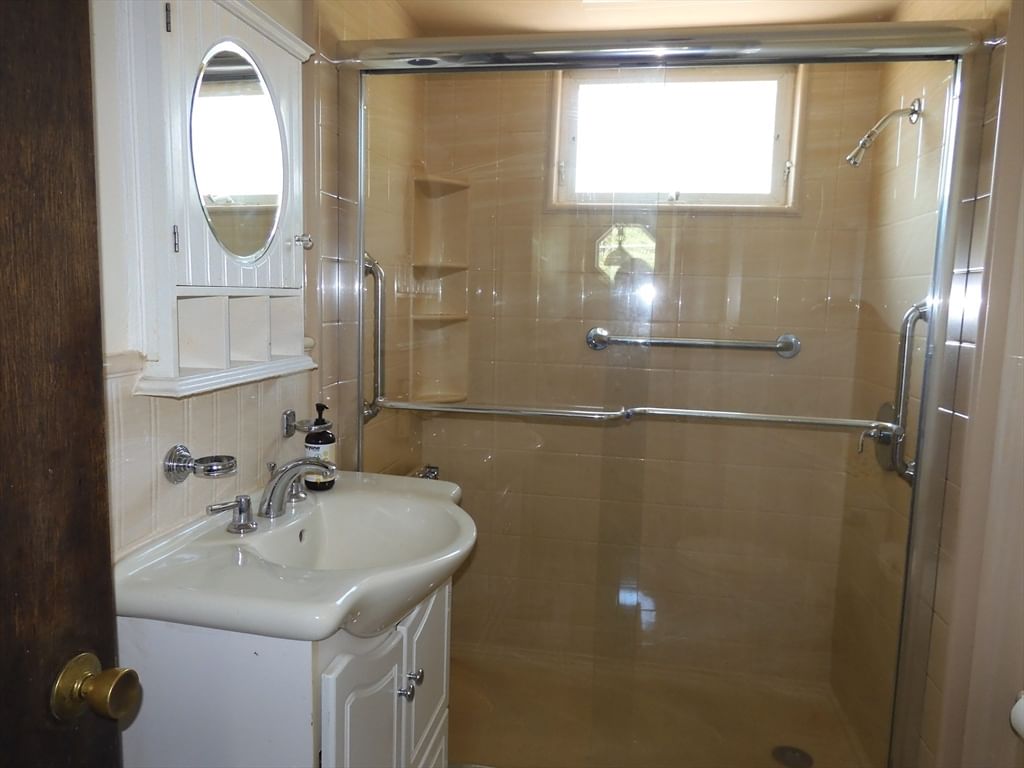 146 Bridle Rd Billerica — Photo 18 of 27