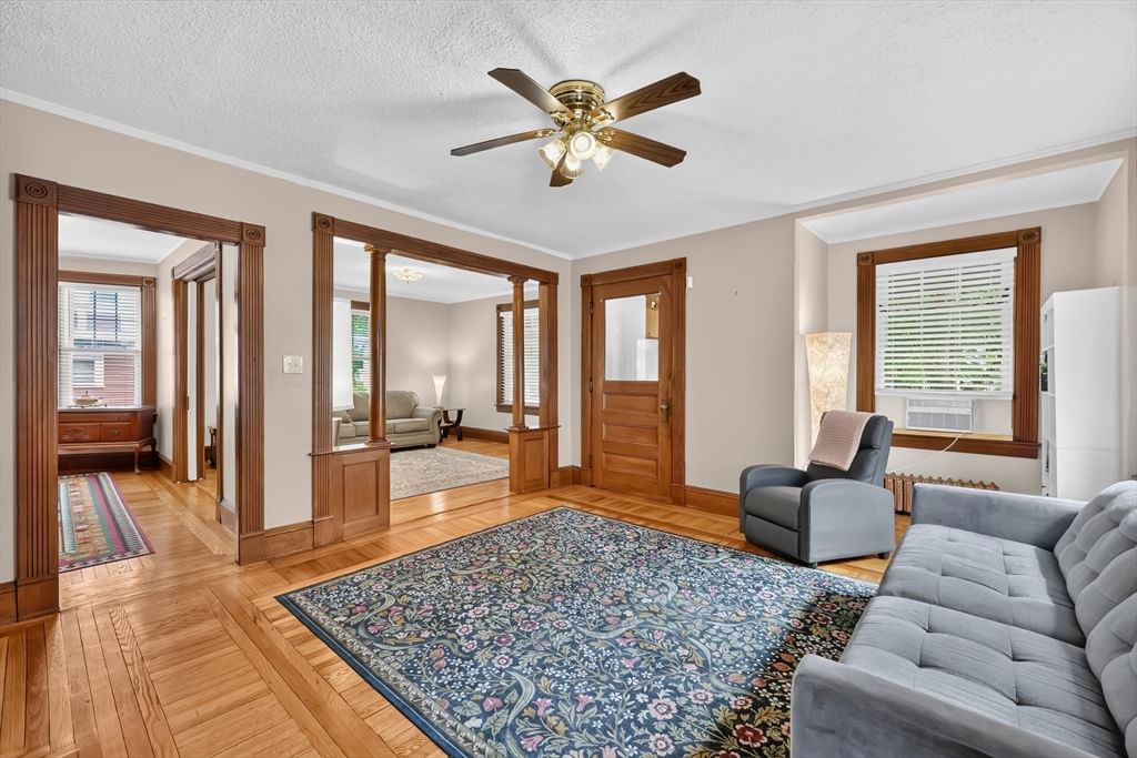 36 Spruceland Ave Springfield — Photo 4 of 42