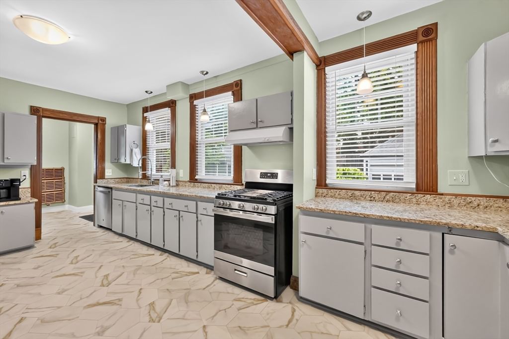 36 Spruceland Ave Springfield — Photo 8 of 42