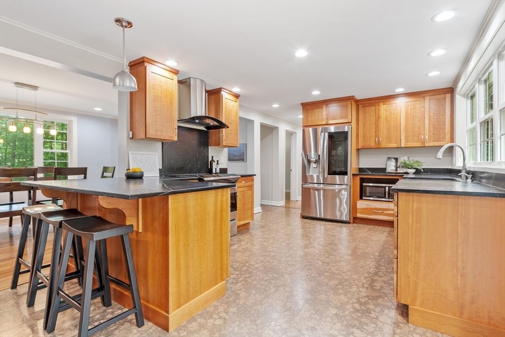 67 Quaker Ln, Bolton, MA 01740 photo 2