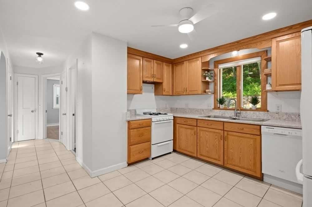 24 Greenwood Road, Peabody, MA 01960 photo 2