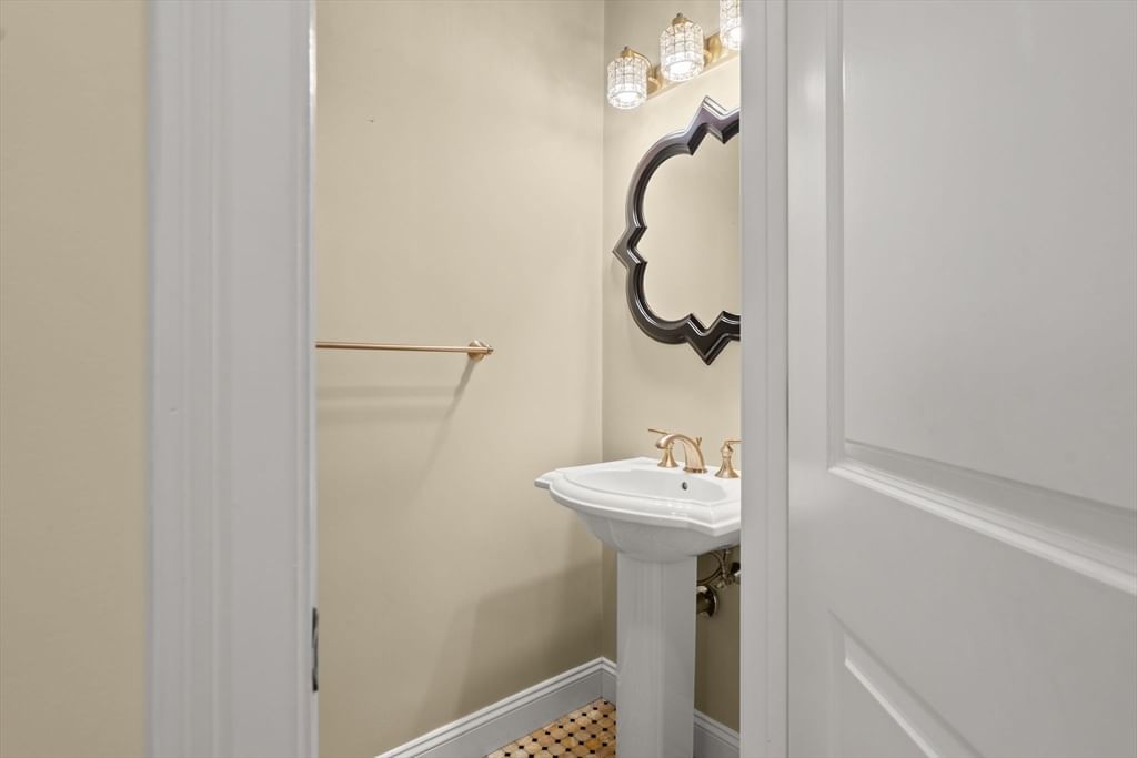 127 Johnson Woods Dr #127, Reading, MA Photo #16