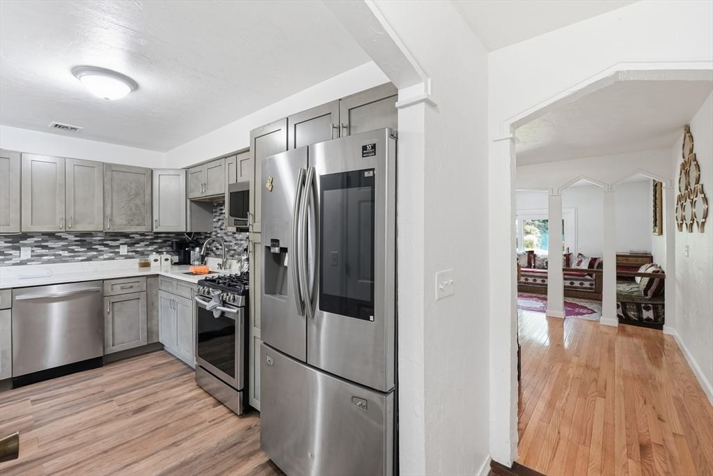 23 Cobblestone Ln #23 Worcester — Photo 2 of 21