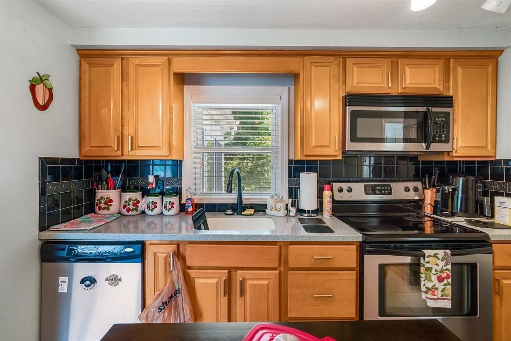 65 Fowler St, Randolph, MA, 65 Fowler St, Randolph, MA Photo #4