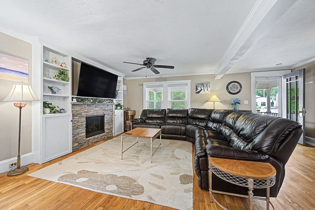 26 W Leonard St Foxboro — Photo 14 of 32