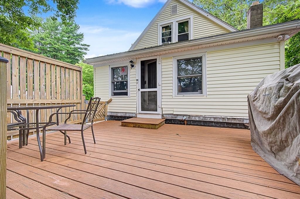 26 W Leonard St Foxboro — Photo 4 of 32