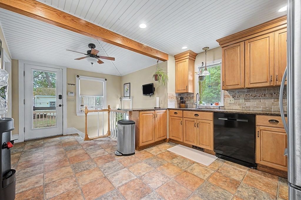 26 W Leonard St Foxboro — Photo 9 of 32