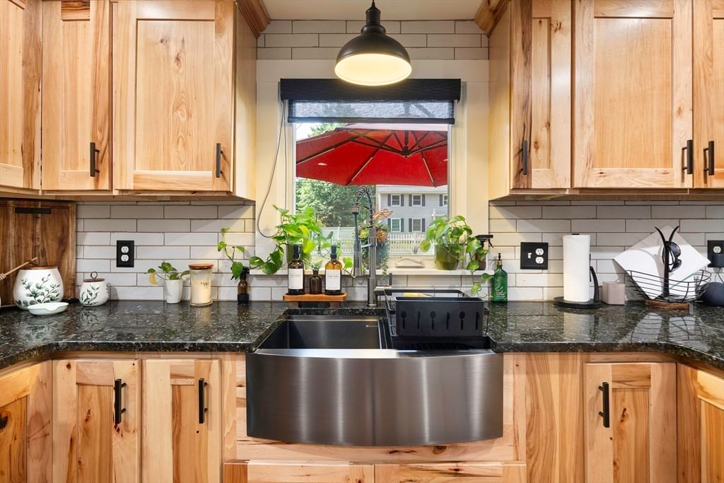 284 Buck Pond Rd Westfield — Photo 4 of 36