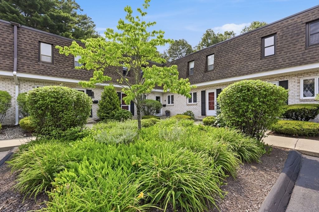 155 Porter Lake Drive #155, Springfield, MA Photo #2