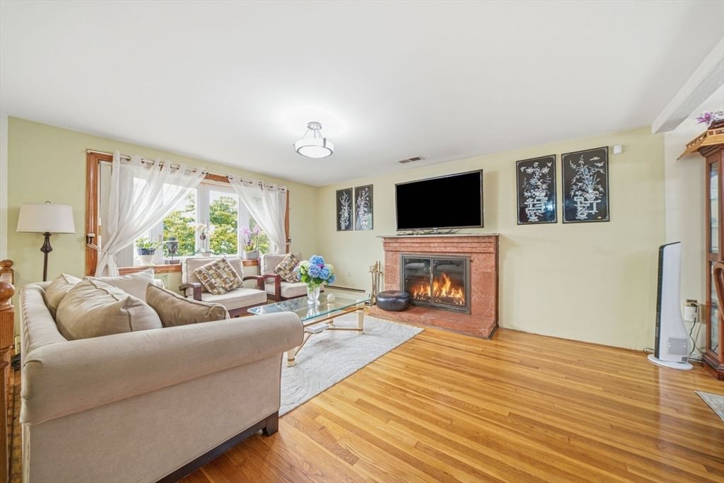 130 Elwell St, Malden, MA 02148 photo 3