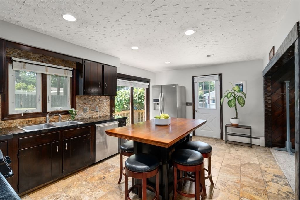 375 Middle Rd, Acushnet, MA, 375 Middle Rd, Acushnet, MA Photo #9
