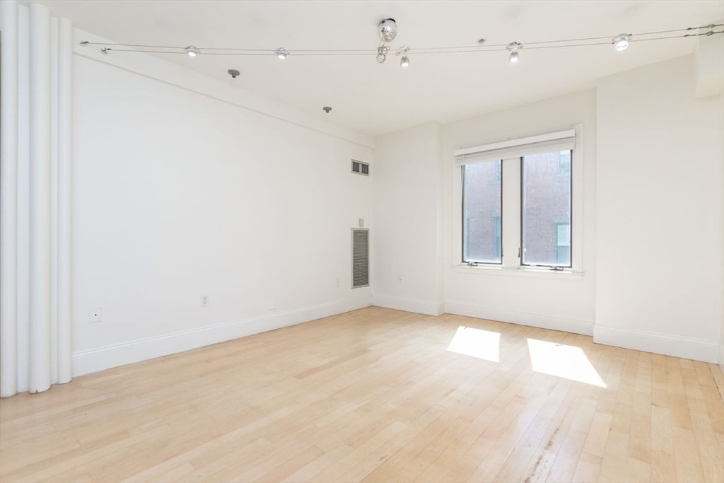 45 W Broadway #208 Boston — Photo 14 of 24