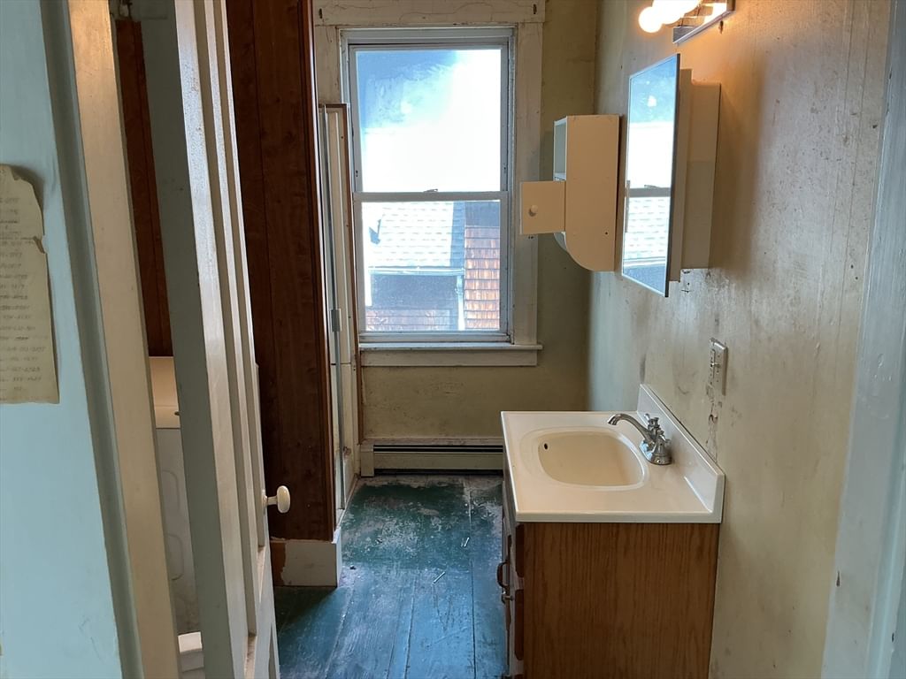 13 Pearl St, Amesbury, MA 01913 photo 3
