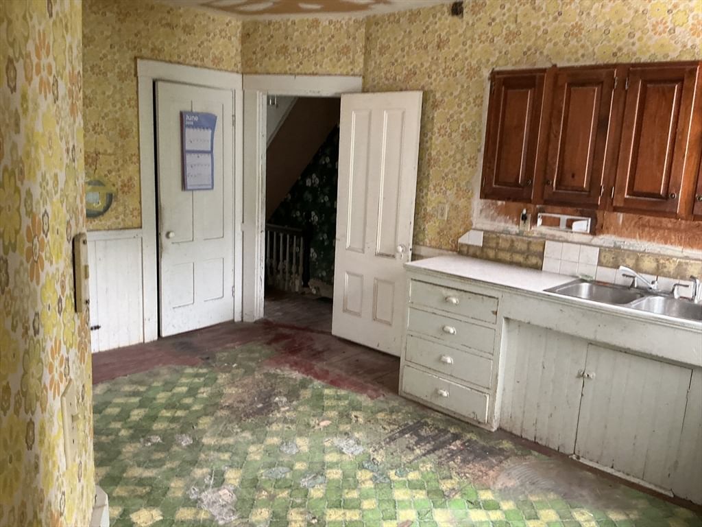 13 Pearl St, Amesbury, MA, 13 Pearl St, Amesbury, MA Photo #2