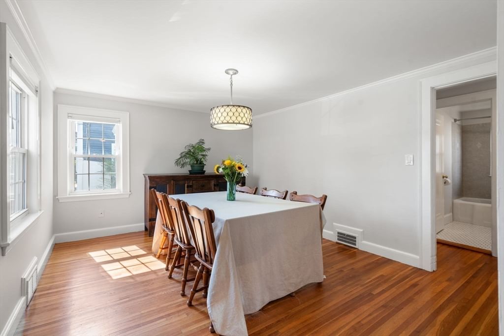 32 Grosvenor Rd Waltham — Photo 11 of 39