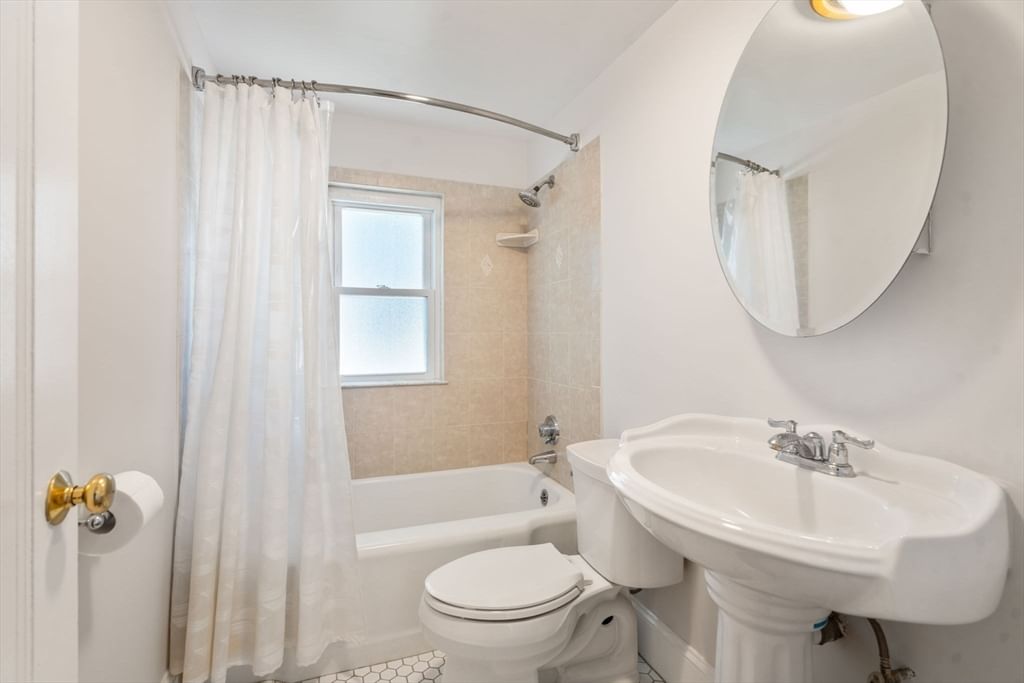 32 Grosvenor Rd Waltham — Photo 12 of 39