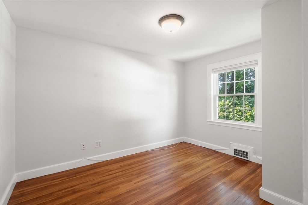 32 Grosvenor Rd Waltham — Photo 13 of 39
