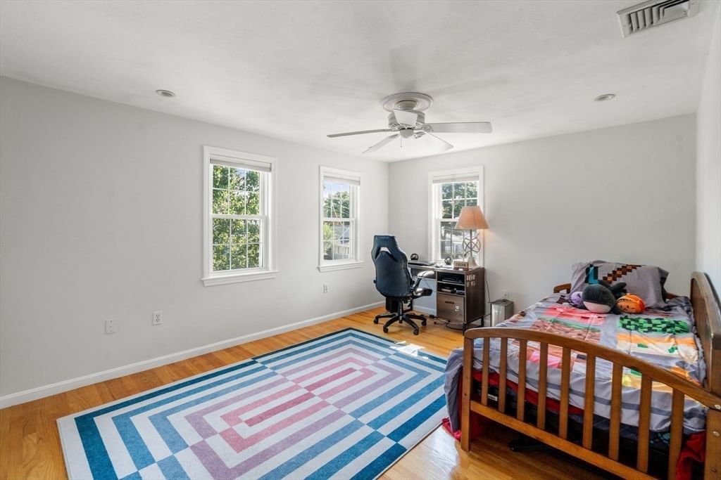 32 Grosvenor Rd Waltham — Photo 20 of 39