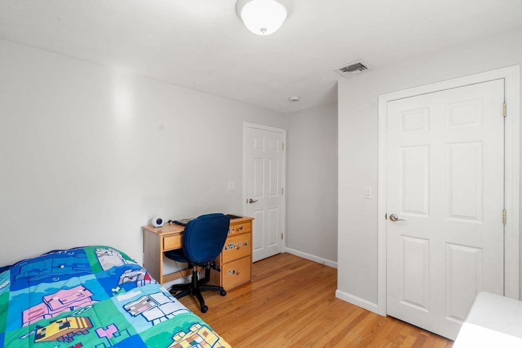 32 Grosvenor Rd Waltham — Photo 24 of 39