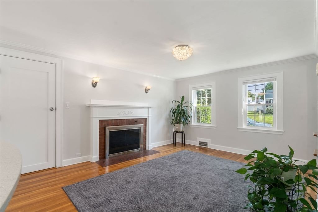 32 Grosvenor Rd Waltham — Photo 4 of 39
