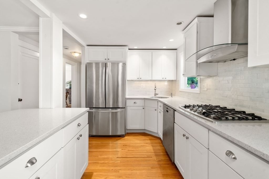 32 Grosvenor Rd Waltham — Photo 8 of 39